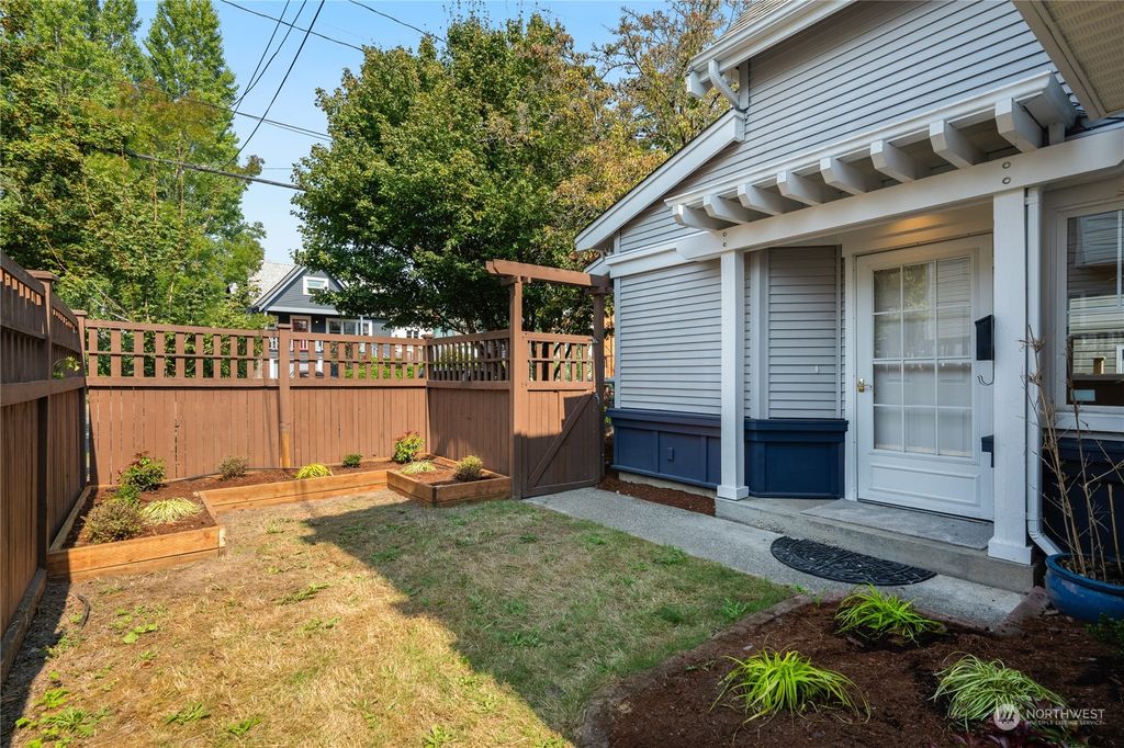 Photo of 2409 E Yesler Way, Seattle, WA 98122 (MLS # 2288364)
