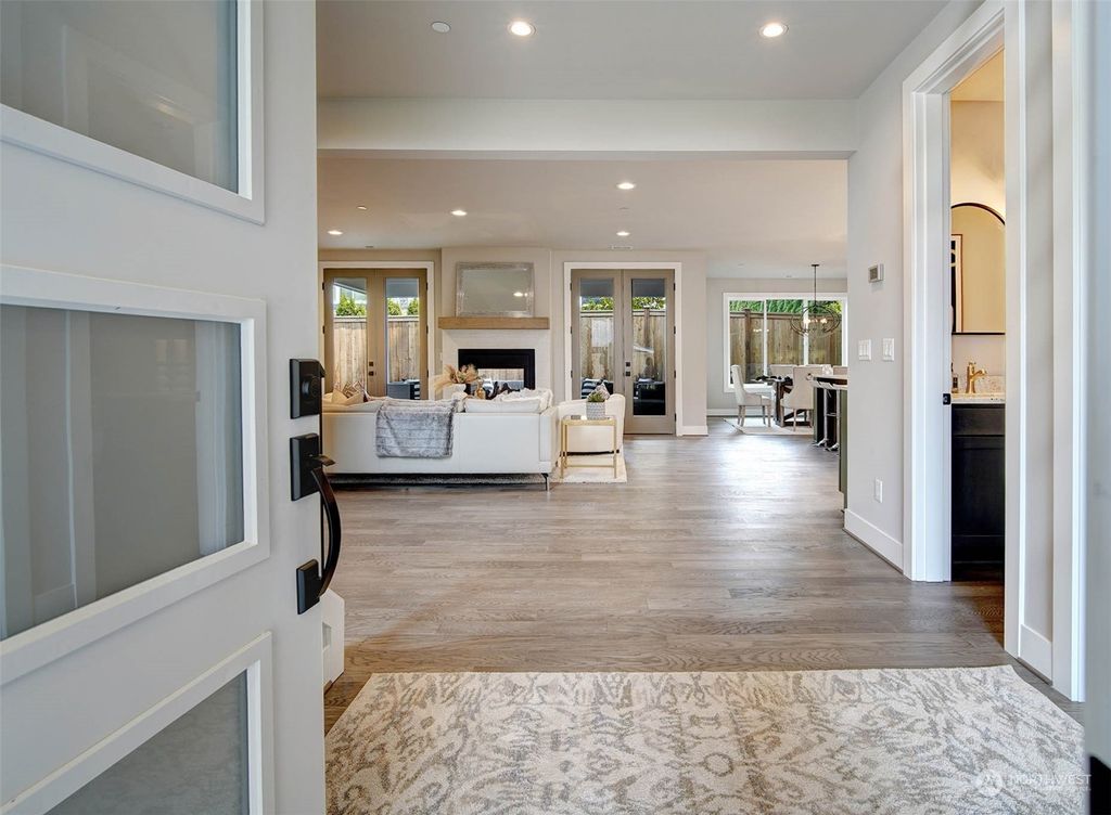 Photo of 7814 125th Lane NE, Kirkland, WA 98033 (MLS # 2068536)