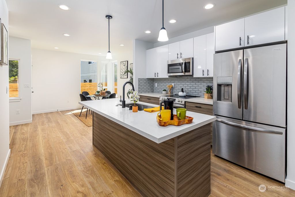 Photo of 13505 B Meridian Avenue N, Seattle, WA 98133 (MLS # 2070062)