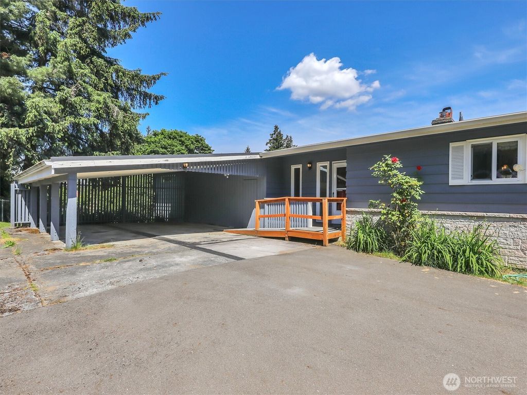 Photo of 6512 NE 196th Street, Kenmore, WA 98028 (MLS # 2525522)