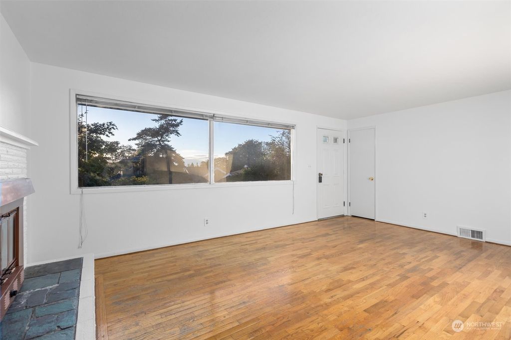 Photo of 5230 37th Ave SW Avenue SW, Seattle, WA 98126 (MLS # 2292878)