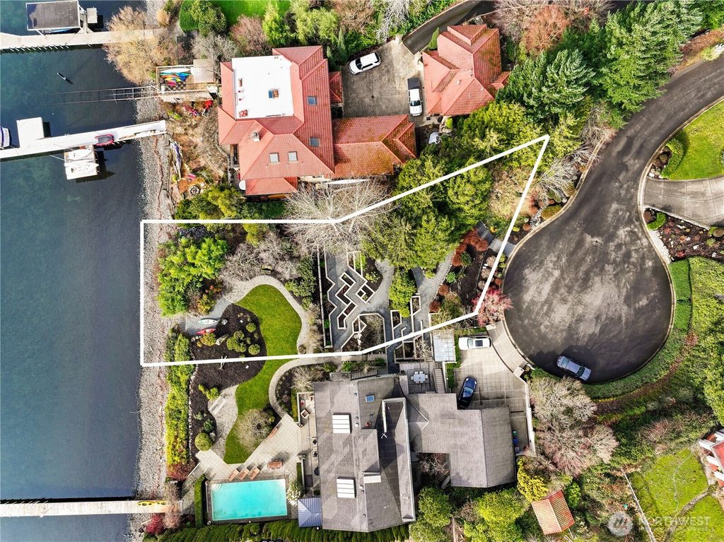 Photo of 11121 79th Place NE, Kirkland, WA 98034 (MLS # 2476765)