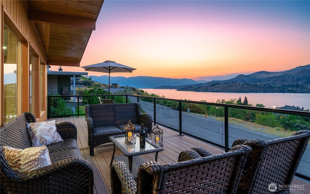 Photo of 621 Mountain View Dr Dr, Chelan, WA 98816 (MLS # 2579834)