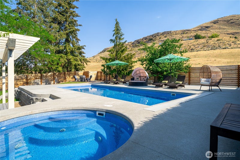 621 Mountain View Dr