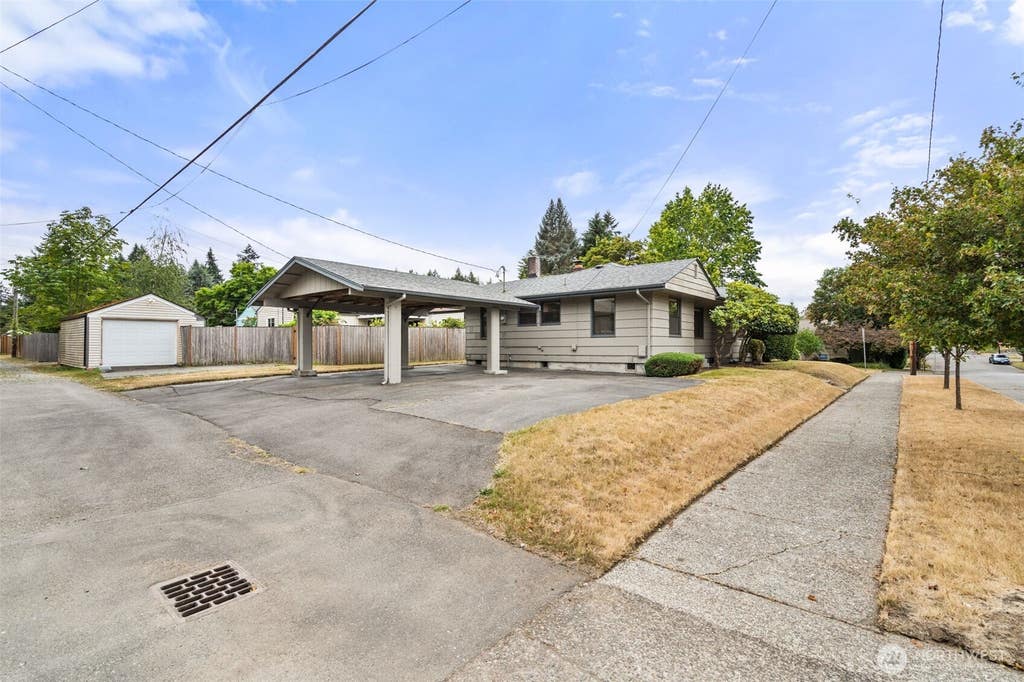Photo of 1719 8th Avenue SW, Olympia, WA 98502 (MLS # 2567180)