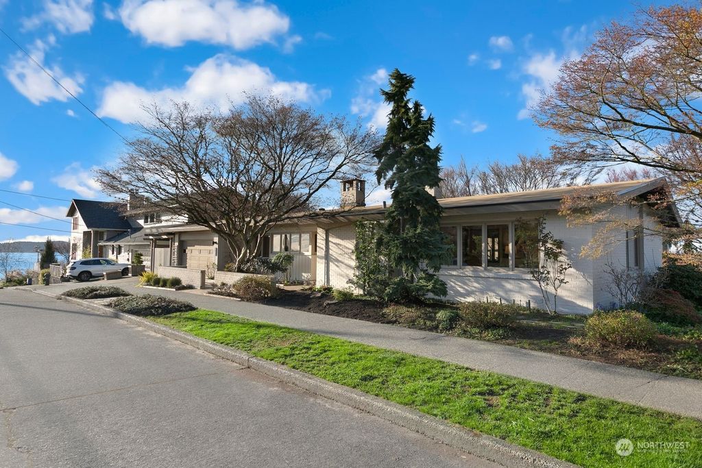 Photo of 5656 SW Spokane St St, Seattle, WA 98116 (MLS # 2212760)