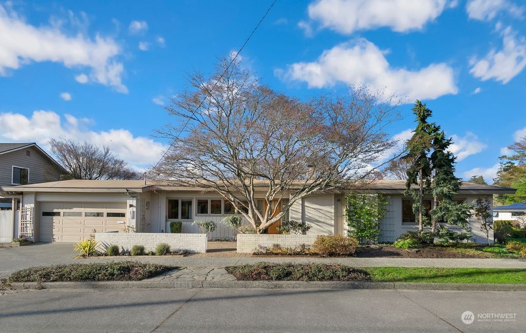 Photo of 5656 SW Spokane St St, Seattle, WA 98116 (MLS # 2212760)