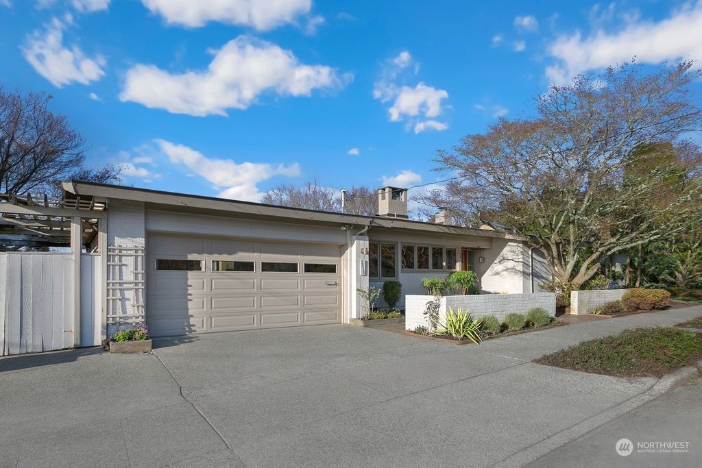 Photo of 5656 SW Spokane St St, Seattle, WA 98116 (MLS # 2212760)