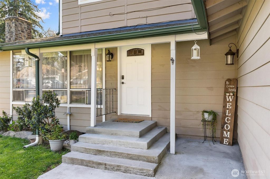 Photo of 28915 229th Place SE, Black Diamond, WA 98010 (MLS # 2503959)