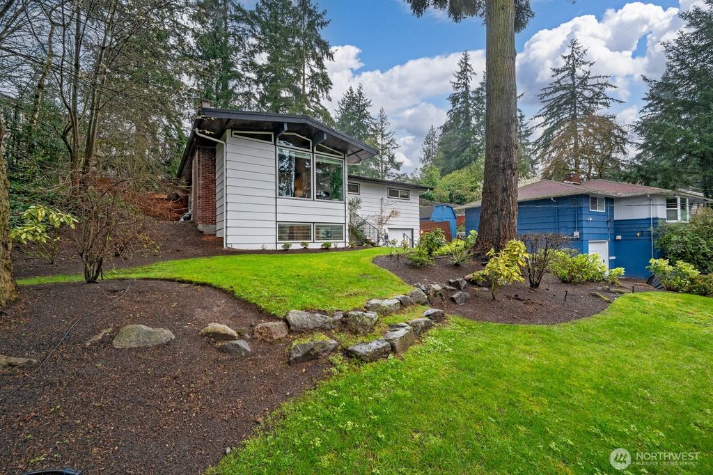 Photo of 13525 4th Avenue NE, Seattle, WA 98125 (MLS # 2496827)