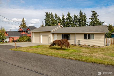 Photo of 720 N 17th Street, Mount Vernon, WA 98273 (MLS # 2439151)