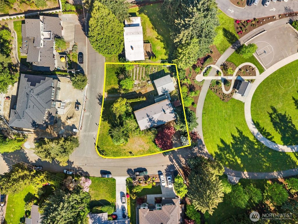 Photo of 418 111th Avenue SE, Bellevue, WA 98004 (MLS # 2518085)