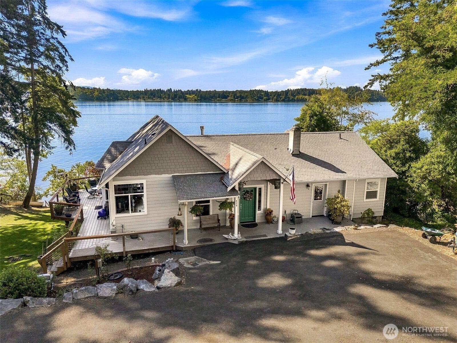 420 35th Avenue NE