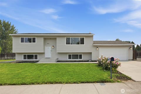 Photo of 612 N Conway Place, Kennewick, WA 99336 (MLS # 2565286)