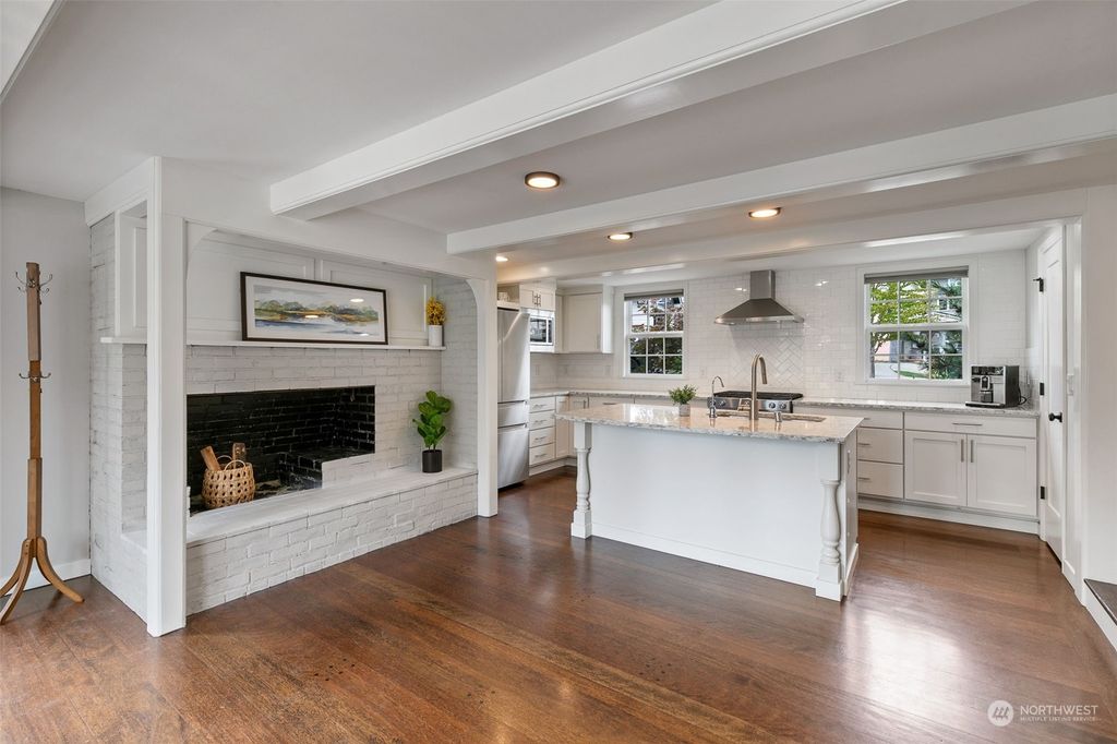 Photo of 10821 NE 190th Place, Bothell, WA 98011 (MLS # 2156418)