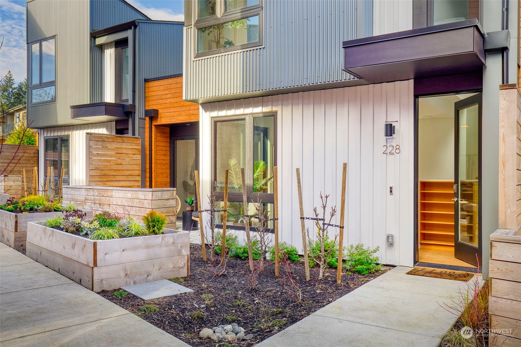 220 Canopy Path NW