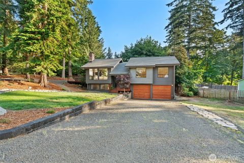 Photo of 91 E Lakeland Way, Allyn, WA 98524 (MLS # 2546576)