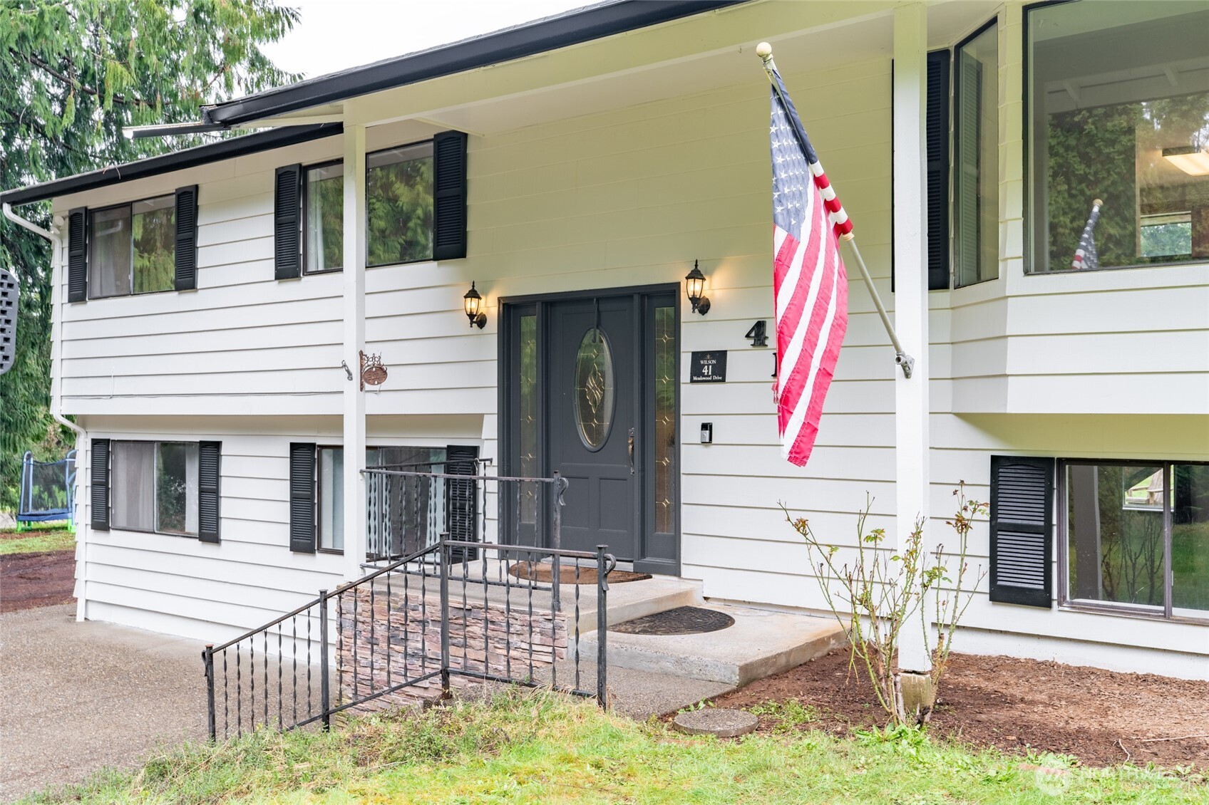 41 Meadowood Drive