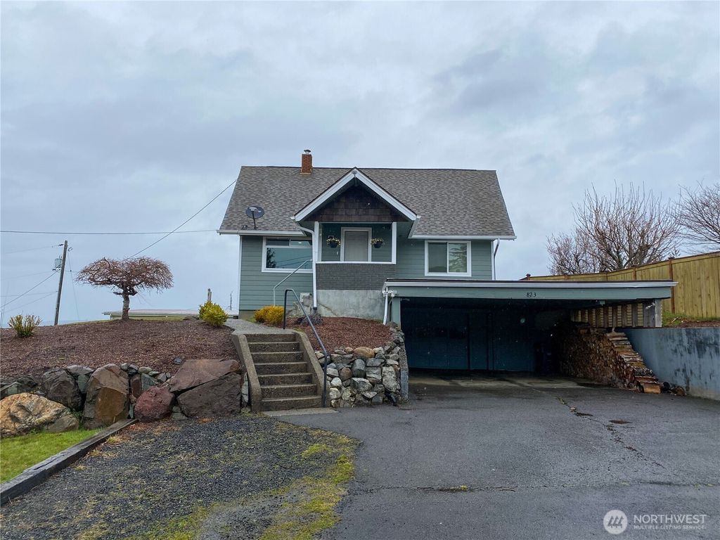 Photo of 823 Broadway Avenue, South Bend, WA 98586 (MLS # 2500322)