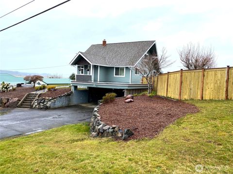 Photo of 823 Broadway Avenue, South Bend, WA 98586 (MLS # 2500322)