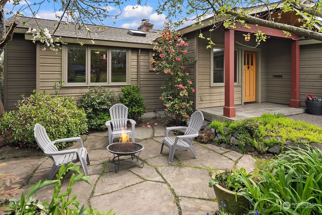 Photo of 3818 Cascadia Avenue S, Seattle, WA 98118 (MLS # 2059436)
