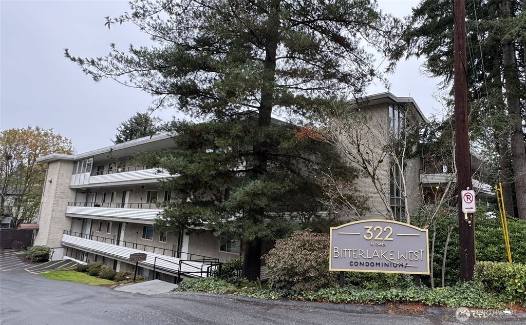 Photo of 322 N 134th Street #203, Seattle, WA 98133 (MLS # 2459155)