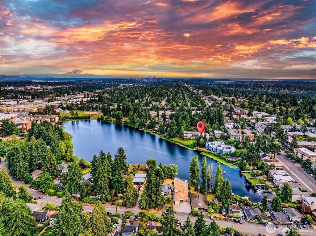 Photo of 322 N 134th Street #203, Seattle, WA 98133 (MLS # 2459155)