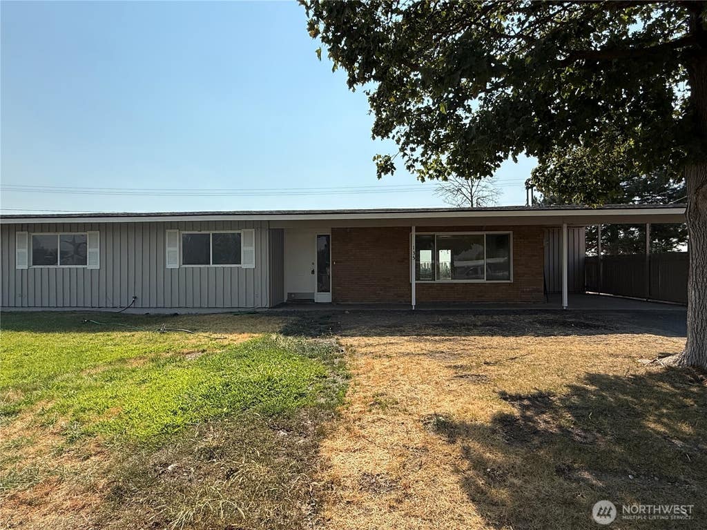 Photo of 135 Schilling Drive, Moses Lake, WA 98837 (MLS # 2564290)