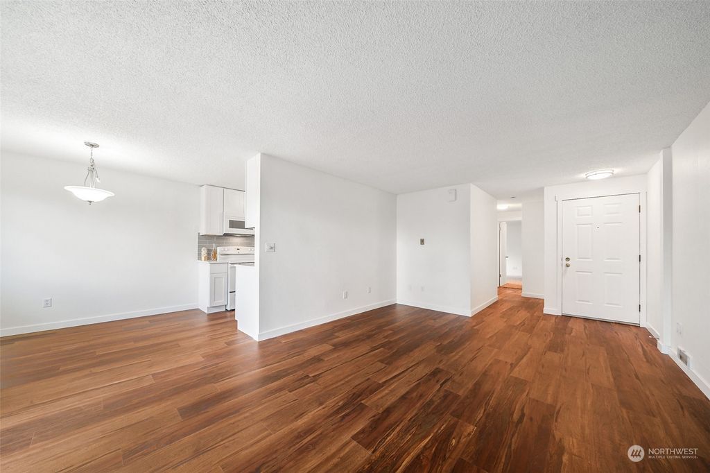 Photo of 2020 Grant Avenue #D106, Renton, WA 98055 (MLS # 2040267)