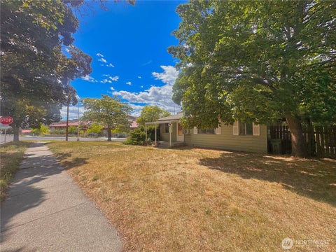 Photo of 1000 Central Drive, Coulee Dam, WA 99116 (MLS # 2532421)