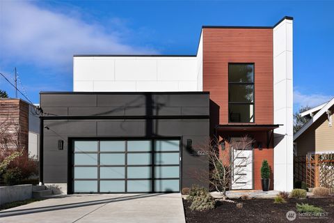 Photo of 4224 NE 124th Street, Seattle, WA 98125 (MLS # 2515316)