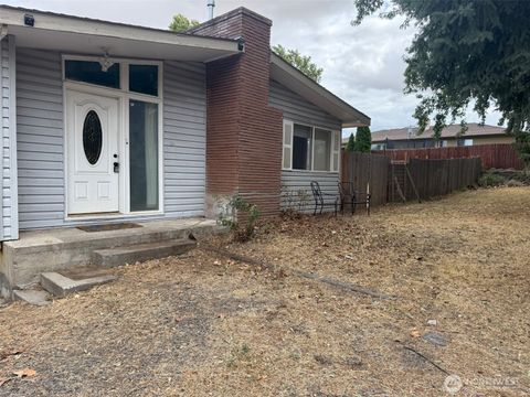 Photo of 1209 Davis Street, Milton-Freewater, OR 97862 (MLS # 2429378)