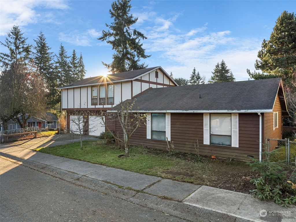 Photo of 17305 Stone Court N, Shoreline, WA 98133 (MLS # 2311117)