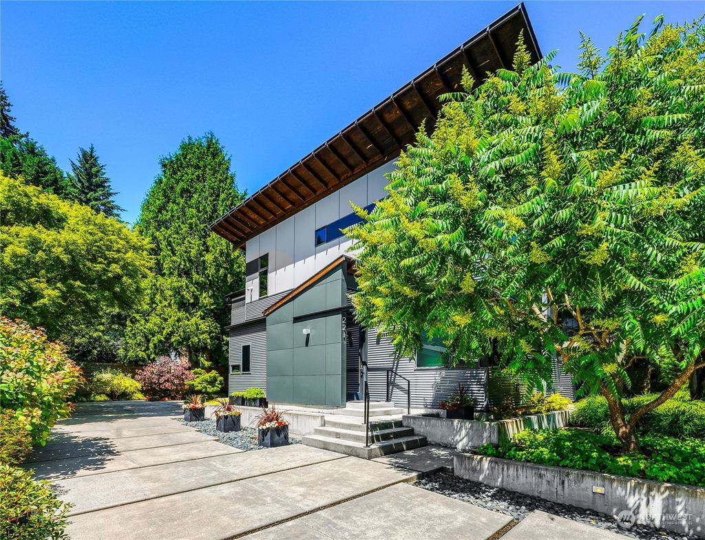 Photo of 221 109th Avenue SE, Bellevue, WA 98004 (MLS # 2129690)