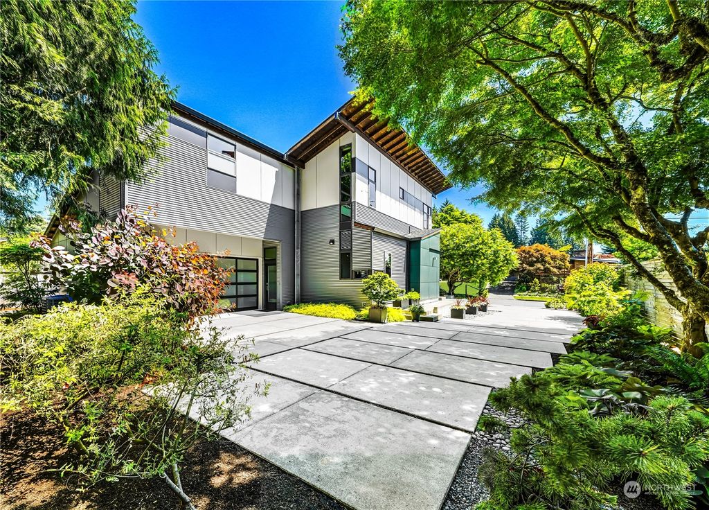 Photo of 221 109th Avenue SE, Bellevue, WA 98004 (MLS # 2129690)