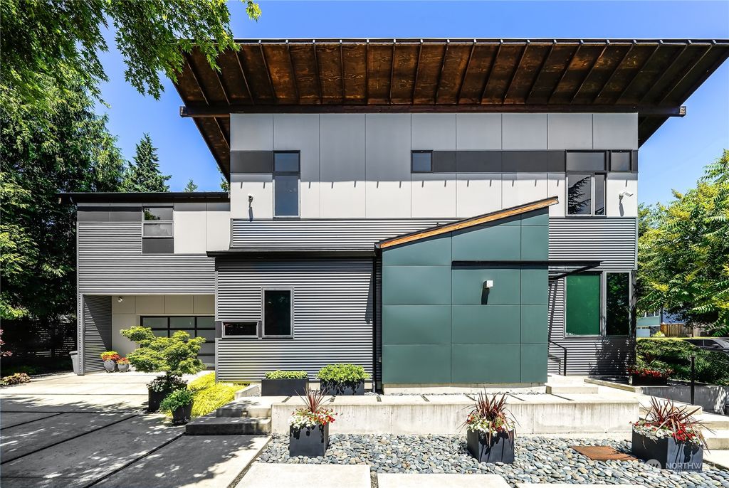 Photo of 221 109th Avenue SE, Bellevue, WA 98004 (MLS # 2129690)