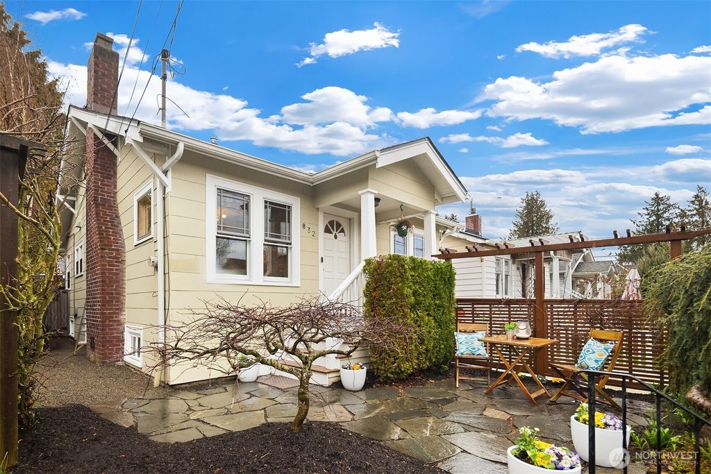 Photo of 832 NW 67th Street, Seattle, WA 98117 (MLS # 2490198)