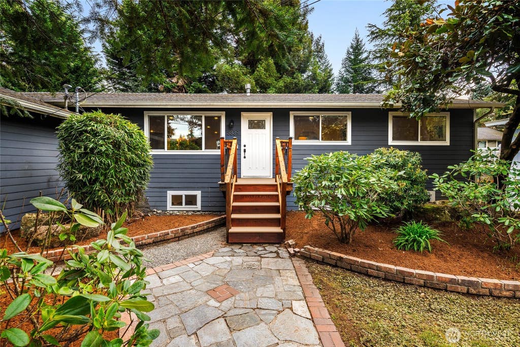 Photo of 5839 NE 197th Street, Kenmore, WA 98028 (MLS # 2561200)