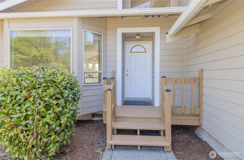 Photo of 34126 30th Avenue SW, Federal Way, WA 98023 (MLS # 2329158)