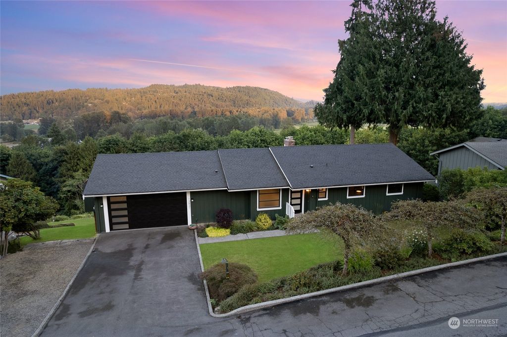 Photo of 13931 Kenwanda Drive, Snohomish, WA 98296 (MLS # 2148959)
