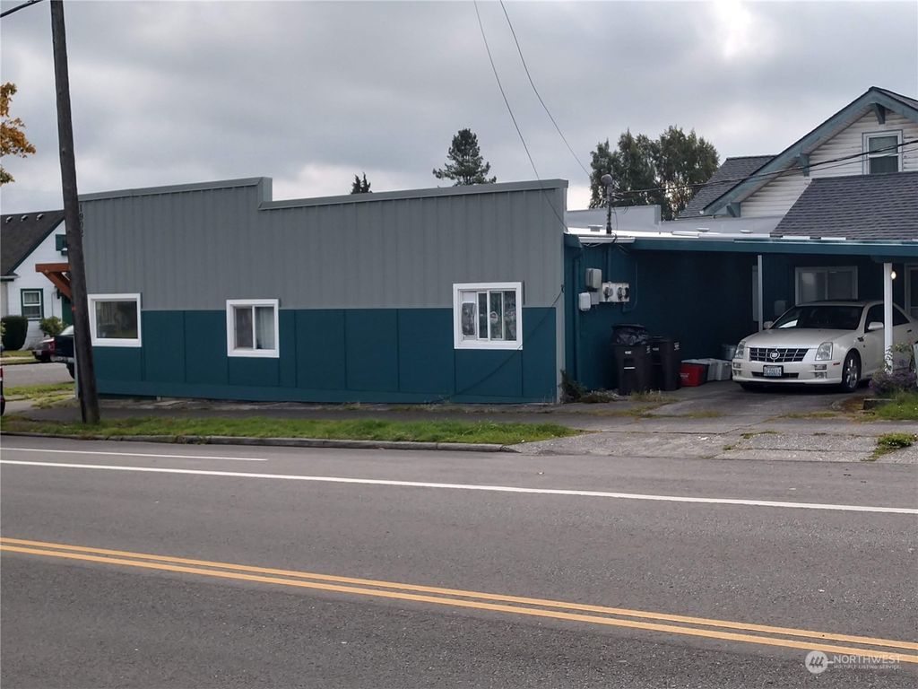Photo of 1902 Rockefeller Avenue, Everett, WA 98201 (MLS # 2192795)
