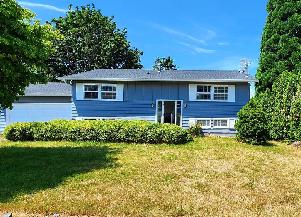 Photo of 25715 18th Avenue S, Des Moines, WA 98198 (MLS # 2130394)