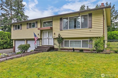 Photo of 14309 11th Avenue Ave S, Tacoma, WA 98444 (MLS # 2384724)