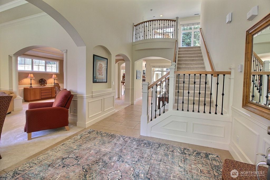 Photo of 410 214th Avenue SE, Sammamish, WA 98074 (MLS # 2359226)