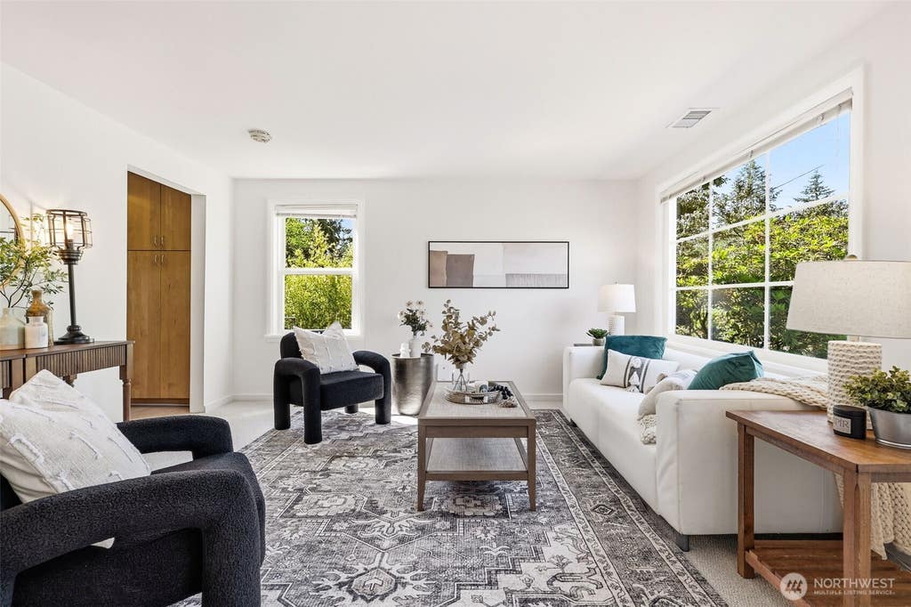 Photo of 14066 22nd Avenue NE, Seattle, WA 98125 (MLS # 2534242)