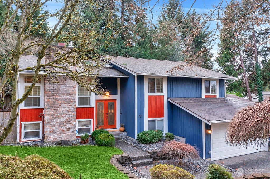 Photo of 8111 NE 122nd Place, Kirkland, WA 98034 (MLS # 2190039)