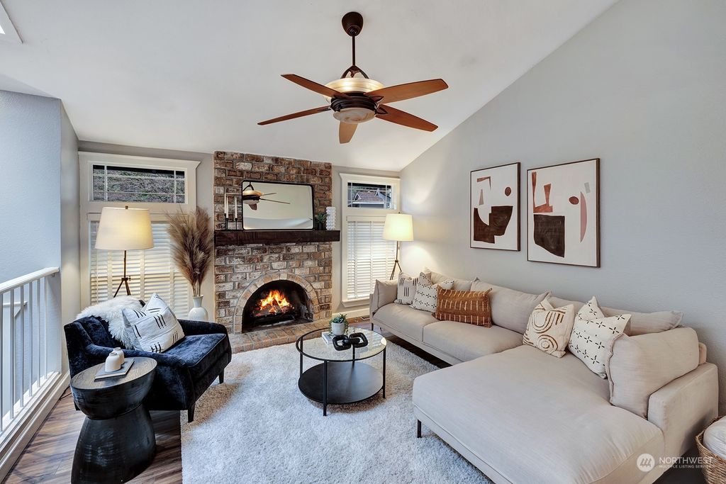 Photo of 8111 NE 122nd Place, Kirkland, WA 98034 (MLS # 2190039)