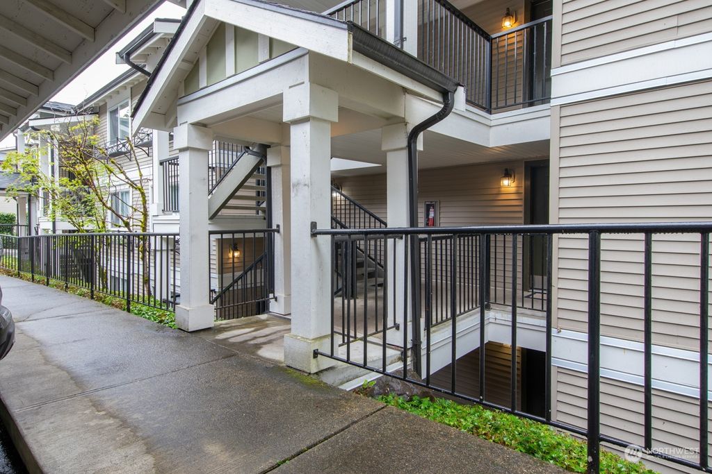 Photo of 11211 NE 128th Street #K204, Kirkland, WA 98034 (MLS # 2125230)