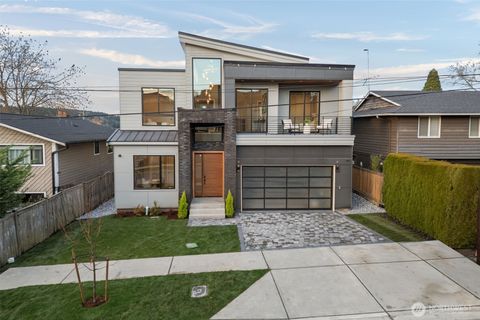 Photo of 904 N 33rd Place, Renton, WA 98056 (MLS # 2490361)