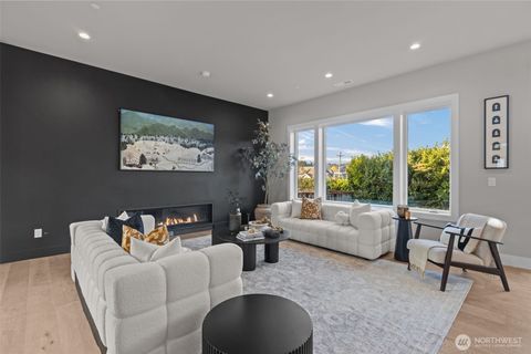 904 N 33rd Place Renton WA 98056